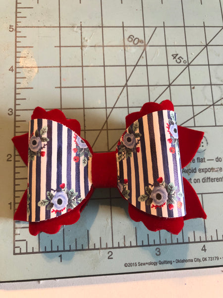 Striped Bouquet Scalloped Bow